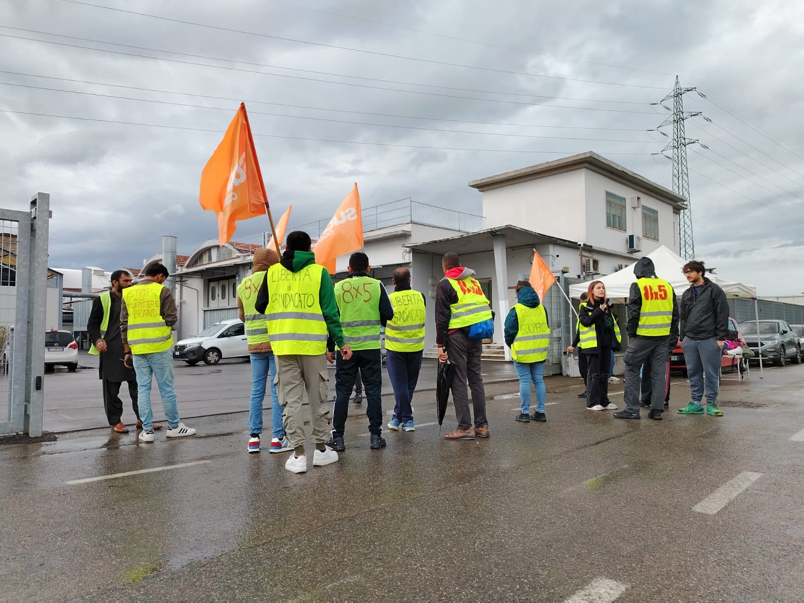 Sciopero alla Ellebi: “Non si può licenziare e poi sfruttare chi rimane” – ASCOLTA