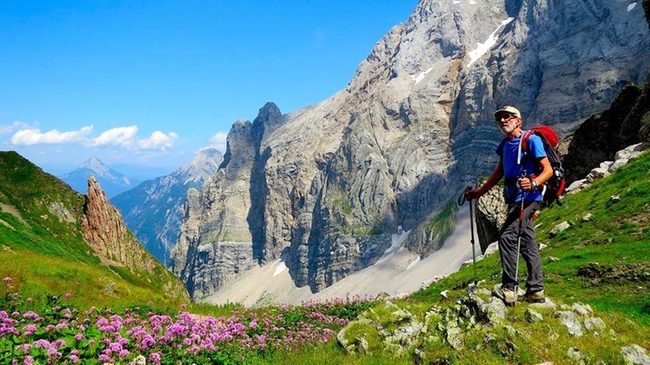 “Alpi Apuane – Montagne d’acqua”, l’omaggio in foto di Elia Pegollo è anche un atto d’accusa: “Si fermi l’escavazione selvaggia” – ASCOLTA