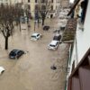 Maltempo, a Sesto Fiorentino esonda il torrente Rimaggio, acqua alta in piazza del Mercato